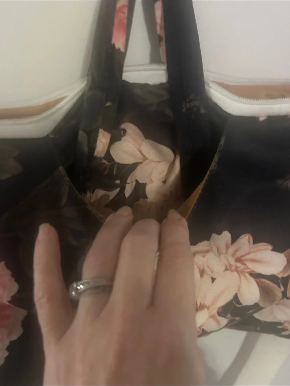 DAKINE Black Floral Laptop Shoulder Bag with Cream Strap
